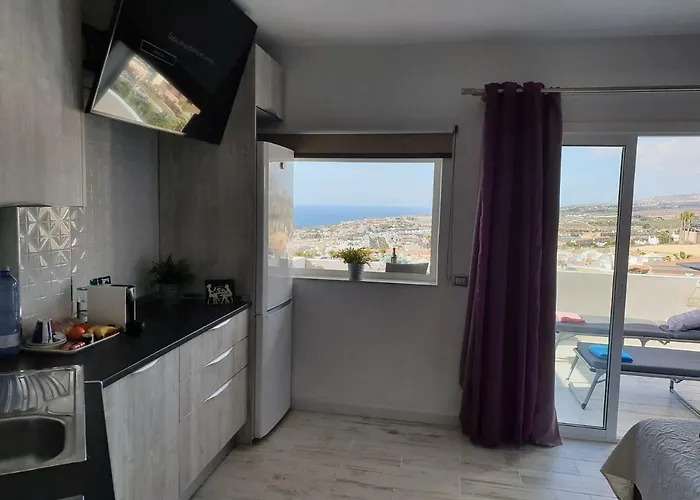 Views, International Channels, A-c, Pool, Bar Apartment