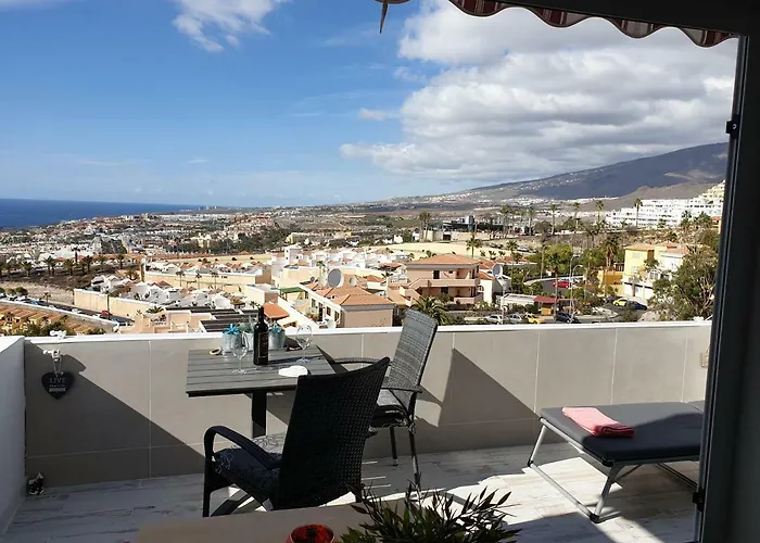 Views, International Channels, A-c, Pool, Bar Apartment *