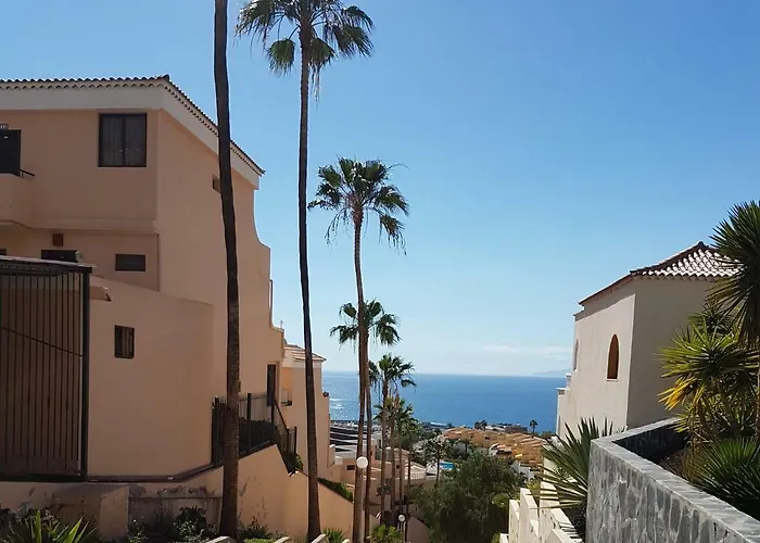 Views, International Channels, A-c, Pool, Bar *