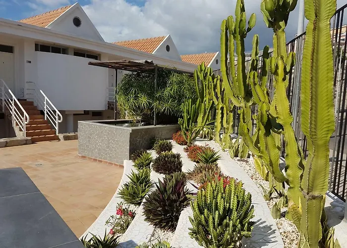 Views, International Channels, A-c, Pool, Bar *