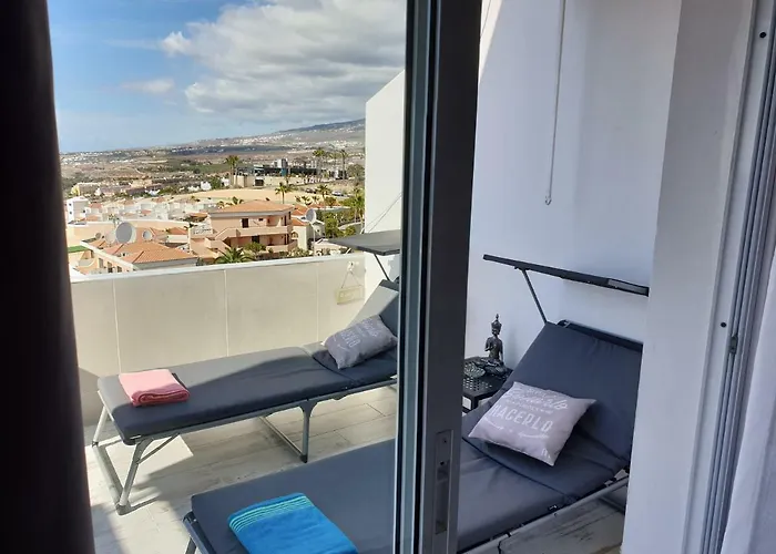 Views, International Channels, A-c, Pool, Bar Apartman