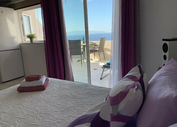 Views, International Channels, A-c, Pool, Bar Apartman *